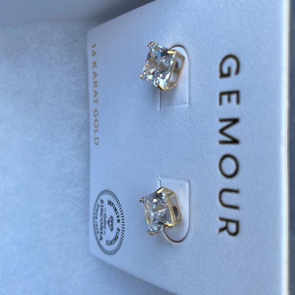 NWT. Sparkle everyday 14KT yellow gold. 7mm high quality zirconia - Picture 2 of 2